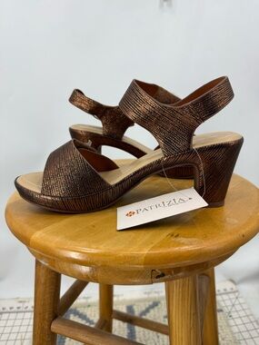 Patrizia by Spring Step "Dade" sandals. Bronze Textured Block Heel 10 NWT